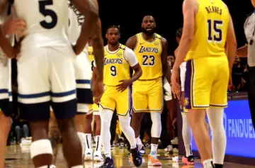 "¿Estás listo?": LeBron animó a su hijo en su debut juntos en la NBA