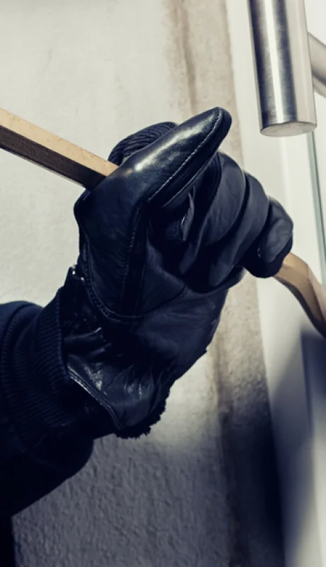 Millonario y violento robo: delincuentes se llevaron 250 mil dólares