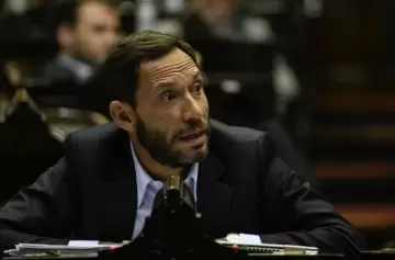 Arremeten contra dirigente radical por su supuesto acercamiento al presidente Milei