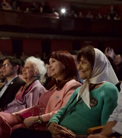 Cristina Kirchner y Axel Kicillof se mostraron juntos en el aniversario de Abuelas de Plaza de Mayo.