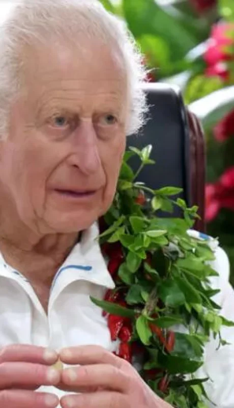 El monarca tuvo que degustar una bebida alucinógena para ser declarado Gran Jefe.