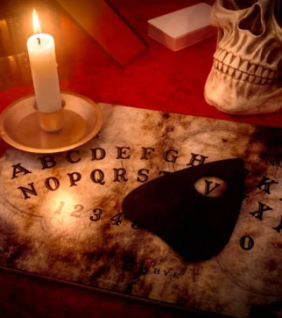La tabla Ouija sigue generando inquietud.