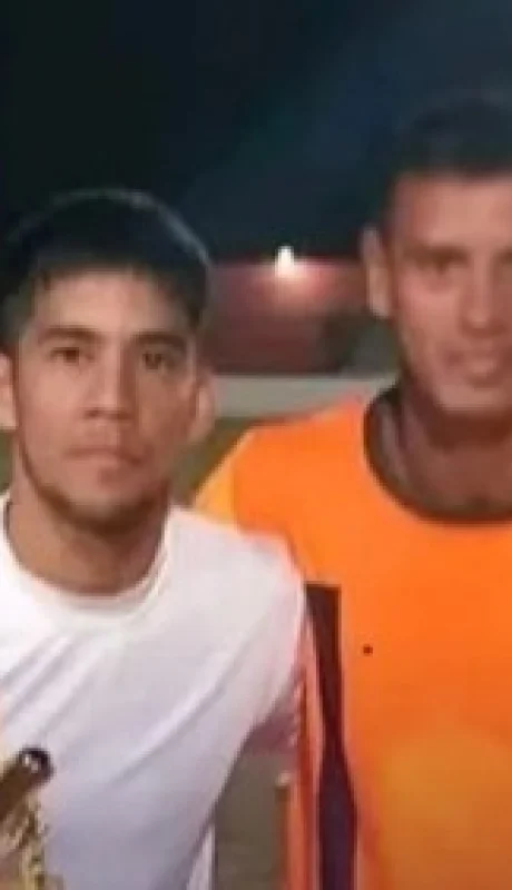 De blanco, el arquero César Múñoz