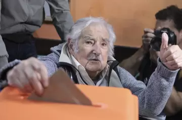 Mujica: "La 'vieja Kirchner' está jodiendo" y comparó la elección de Milei con la de Hitler