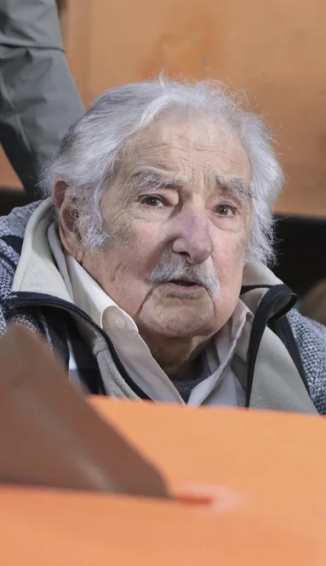Uruguay decide su futuro: Mujica votó y criticó a Milei