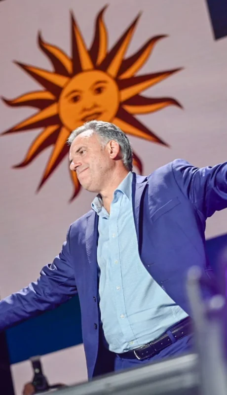 El candidato del Frente Amplio, Yamandú Orsi, logró el 43.82% de los votos