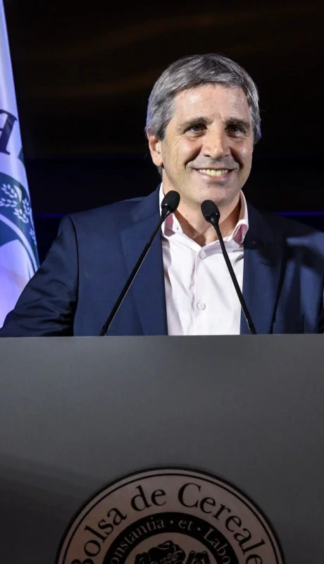 Caputo destaca la estabilidad financiera tras el retroceso del riesgo país