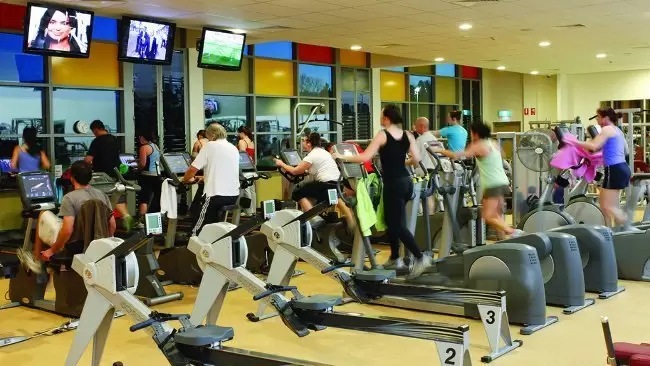 Las pesas contienen unas 368 veces más gérmenes que el asiento del inodoro de un baño público.