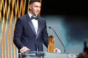 Dibu Martínez, nuevamente el mejor arquero del mundo