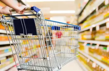 Entre promociones y compras pequeñas: el consumo masivo crece apenas 2% en 2025