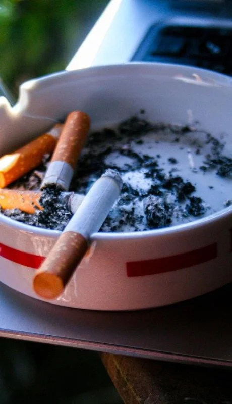 Argentina tiene como meta ingresar a la OCDE y un informe pide más presión impositiva sobre este nocivo consumo. ¿Aumentarán los cigarrillos?