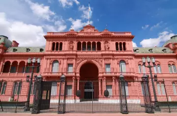 Inédito: el Gobierno oficializó el Presupuesto 2025 con baja nominal del gasto