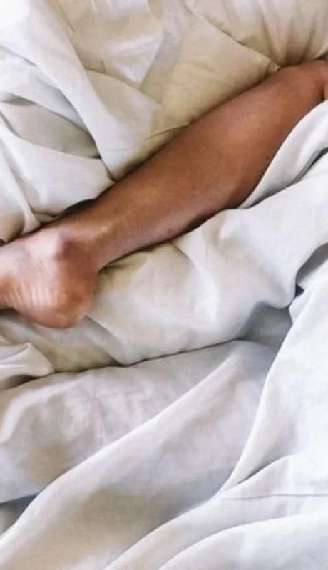 Para poder dormir, hace falta que la temperatura del cuerpo baje unos grados.