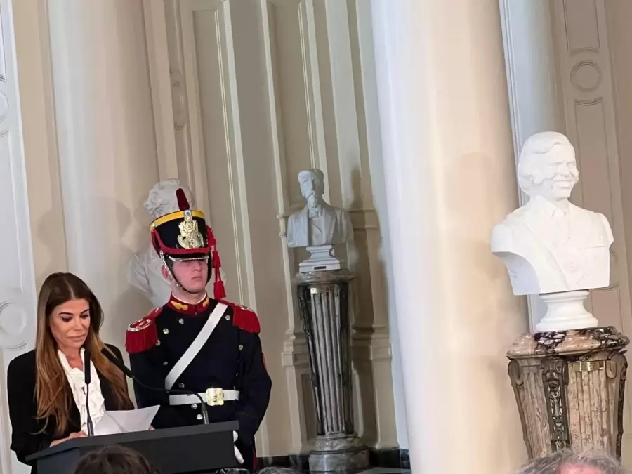 Zulemita en la inauguración del busto de Carlos Menem