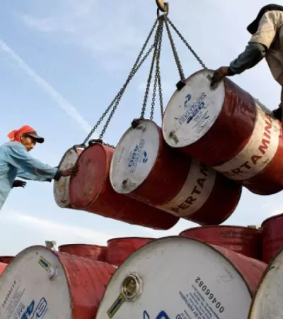 El barril de petróleo podría bajar significativamente su valor, aunque no debería caer mucho porque también sería perjudicial.