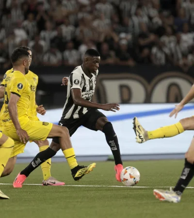 Peñarol necesita ganar por una diferencia de cinco tantos para igualar la serie