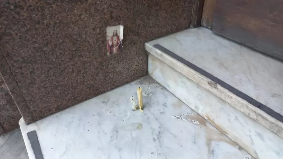 El colegio Sagrado Corazón amaneció con velas por Francesca