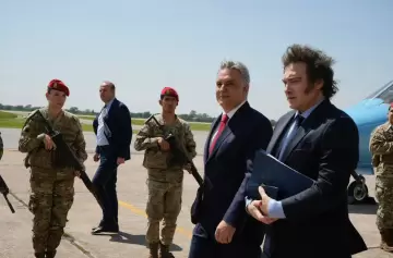 Milei criticó a Alfonsín frente al Círculo Rojo y referentes radicales salieron a cruzarlo