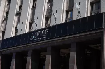 ARCA: ordenan reducir 80% los sueldos directivos, achicar la estructura y bajar el presupuesto