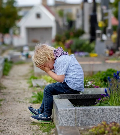 Cómo hablar con los niños sobre la muerte: guía para padres y cuidadores