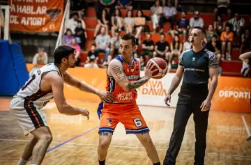 Colón le sacó el invicto a Rivadavia