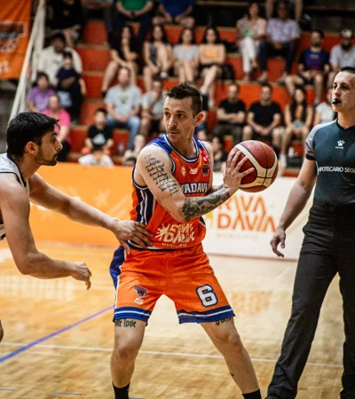 Baeza fue clave en los minutos finales para Rivadavia.