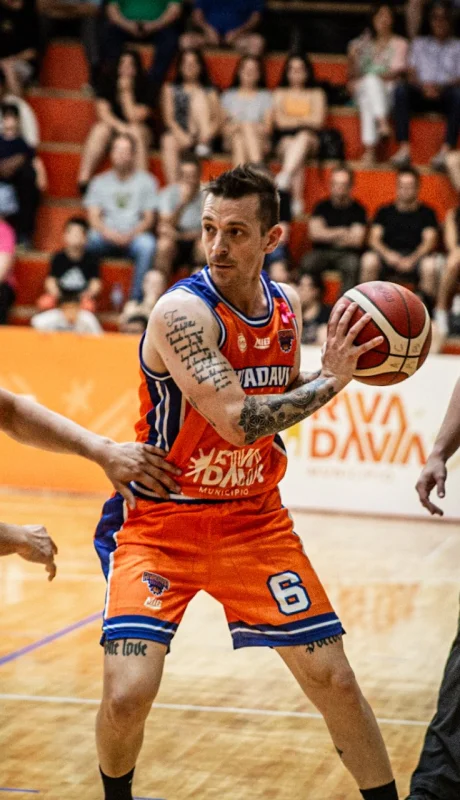 Baeza fue clave en los minutos finales para Rivadavia.