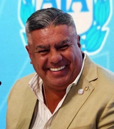 El Chiqui sonríe tras la decisión de la Justicia.