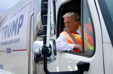 Biden metió la pata y Trump, con un camión de basura, rompió las redes