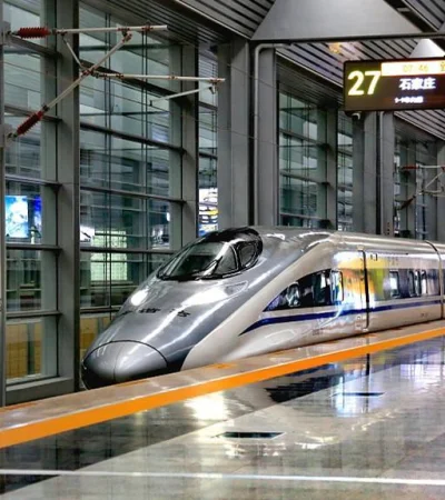 La versatilidad y tecnología del transporte interregional de China moviliza más pasajeros que toda la población de Argentina.