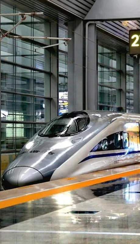 La versatilidad y tecnología del transporte interregional de China moviliza más pasajeros que toda la población de Argentina.