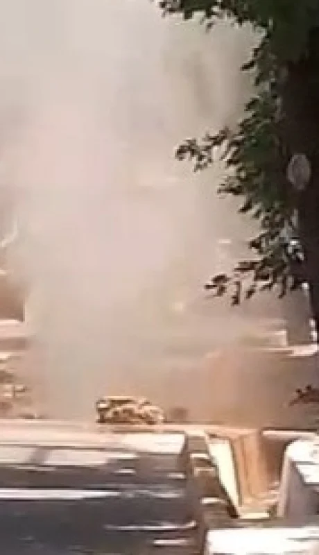 El escape de gas a pleno, en la esquina de Castellani y Belgrano.