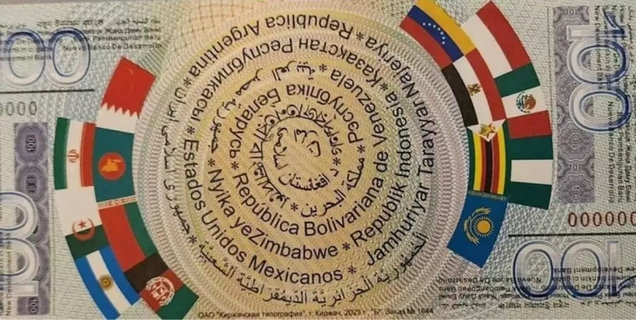 El dorso del billete presentado por Putin de manera informal, con la bandera argentina incluida (Crédito: BRICS).