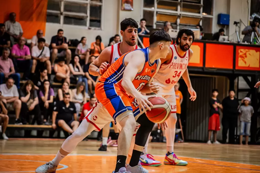 El Naranja mejoró en el complemento.