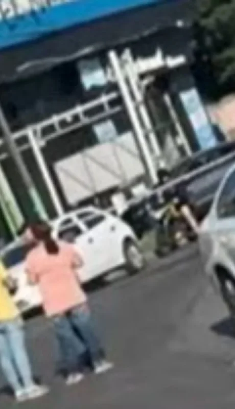 La locura se desató en esta esquina en el límite entre los partidos bonaerenses de Hurlingham e Ituzaingó.