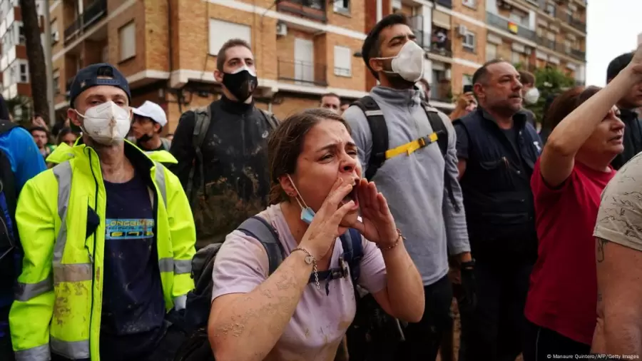 Gente desesperada la emprende contra las autoridades