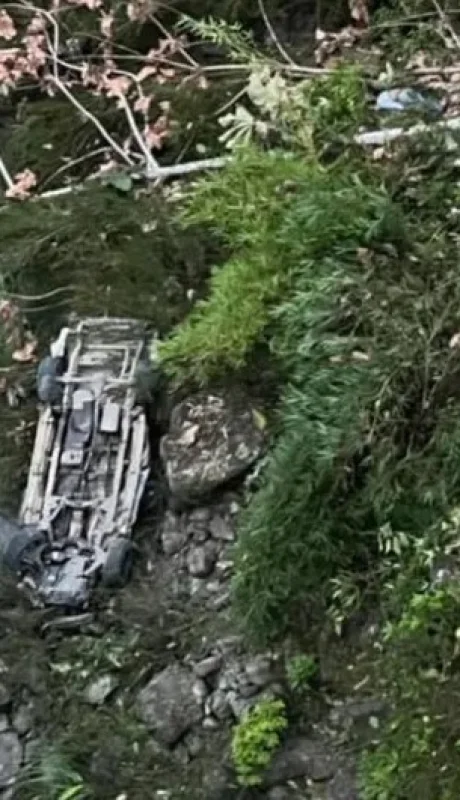 Tragedia en Ecuador: 10 víctimas mortales tras caer una camioneta por un abismo