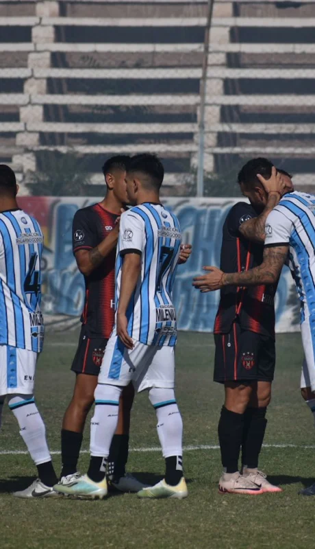 Los saludos entre los protagonistas antes del pleito