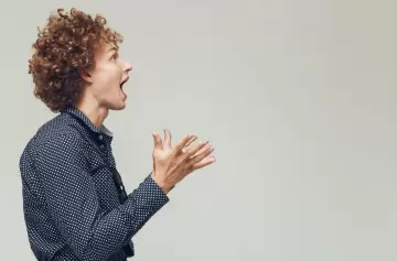 ¿Es de locos? El significado de hablar en voz alta y solo para la psicología