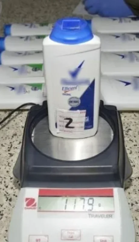 Imagen divulgada luego del procedimiento realizado bajo la sospecha de que el joven detenido transportaba el estupefaciente.