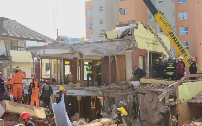 Si bien quedaron liberados, los cuatro hombres no podrán salir del país, y deberán presentarse semanalmente en la comisaría.