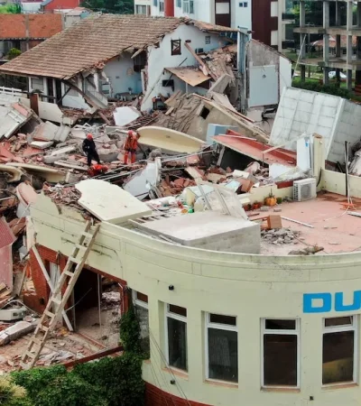 El derrumbe del hotel se cobró la vida de tres personas. Falta encontrar a 5 desaparecidos.