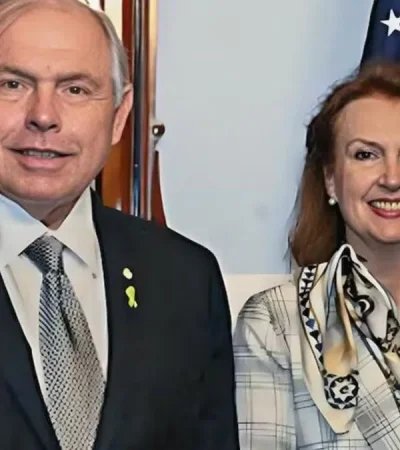 Gerardo Werthein junto a Diana Mondino, la ex canciller.