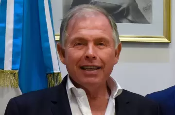 Escándalo en Cancillería por un contrato millonario para autos blindados y choferes uniformados