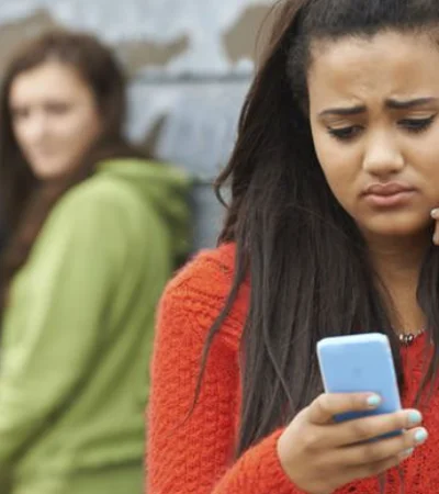 Los efectos del acoso en las víctimas son duraderos y numerosos, ya que se trata de una de las situaciones más difíciles para los niños o adolescentes