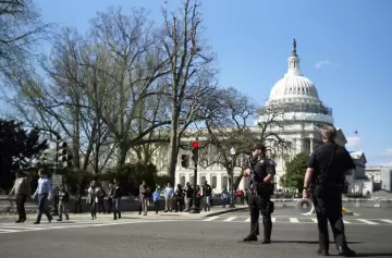 Hombre dispuesto a quemarse a lo bonzo en el Capitolio y amenazas de bomba en Georgia