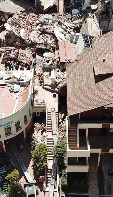 Derrumbe en el Dubrovnik: buscan a una joven mientras la cifra de muertos asciende