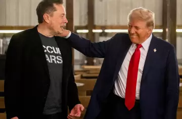 Elon Musk se hace presente en Mar-a-Lago para respaldar a Trump