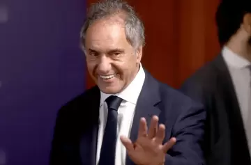 La foto retro y curiosa que eligió Scioli para felicitar a Donald Trump