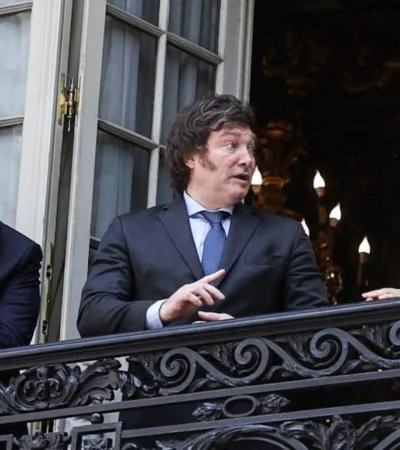 El presidente Javier Milei junto al nuevo jefe de la diplomacia, Gerardo Werthein, y la desplazada Diana Mondino. (Foto: web)